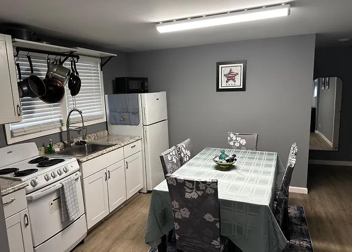Atlantic Breeze Motel & Apartments
